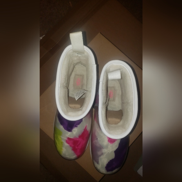 Ugg Mini Party Spots - Picture 5 of 5